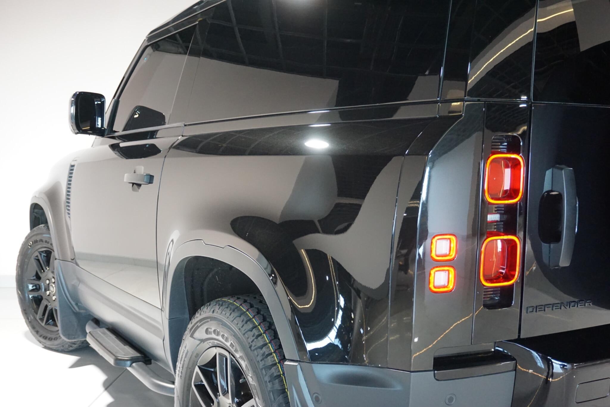 Land Rover Defender 90 3.0 D250 MHEV Hard Top SUV 3dr Diesel Auto 4WD SWB Euro 6 (s/s) (250 ps)